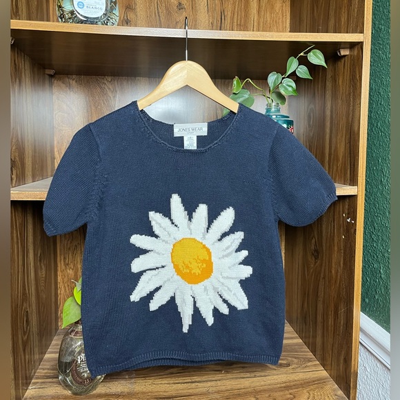 Jones Wear Tops - Jones Wear Sport Daisy Womens Tee